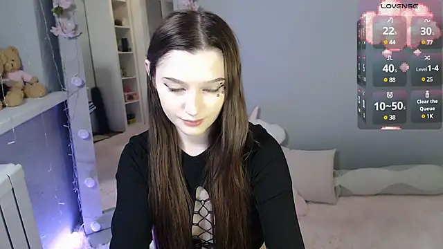 Snapshot of White_kitty01 chatting on 12/27/24, 01:18 White kitty01 online show from 12/27/24, 01:18