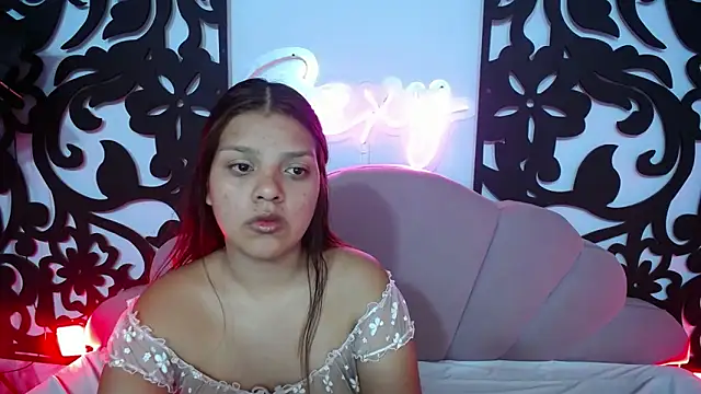 Snapshot of your_little_naughty1 chatting on 11/12/25, 01:06 your little naughty1 online show from 11/12/25, 01:06