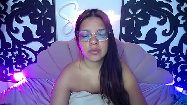 Snapshot of your_little_naughty1 chatting on 11/17/25, 11:05 your little naughty1 online show from 11/17/25, 11:05