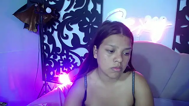 Snapshot of your_little_naughty1 chatting on 11/21/25, 02:10 your little naughty1 online show from 11/21/25, 02:10