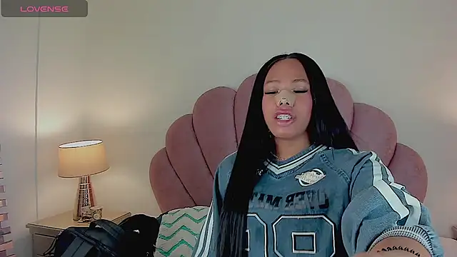 Nicole Paradise online show from 10/07/25, 12:24