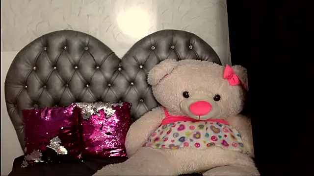 emma  cute   online show from 02/09/25, 11:04