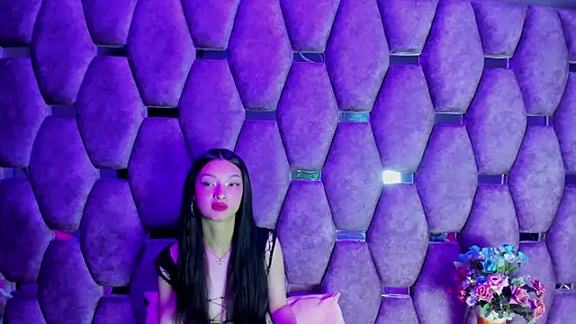 Snapshot of Aurora_18 chatting on 12/22/25, 02:25 Aurora 18 online show from 12/22/25, 02:25