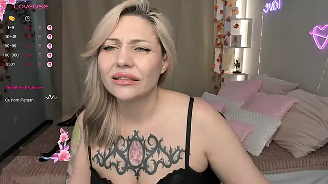 Snapshot of fucking_punishment chatting on 11/01/25, 09:44 fucking punishment online show from 11/01/25, 09:44