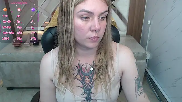 Snapshot of Paula_b_ chatting on 06/13/26, 12:47 Paula b online show from 06/13/26, 12:47