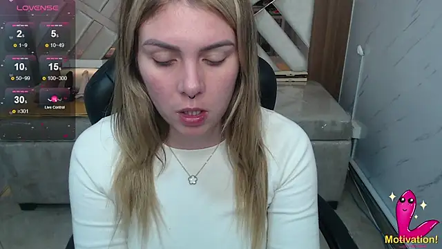 Snapshot of Paula_b_ chatting on 06/18/26, 12:53 Paula b online show from 06/18/26, 12:53