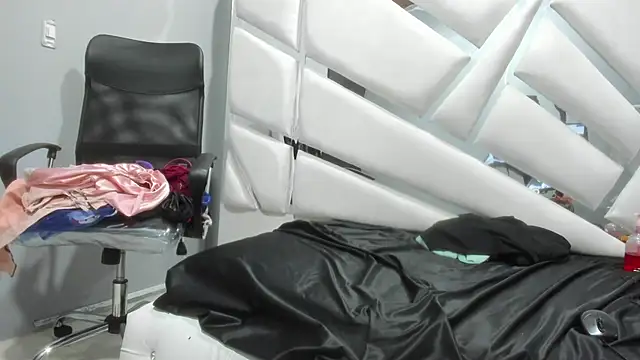 CooperEmma  online show from 01/08/25, 10:59