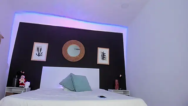 Snapshot of VioletPaket chatting on 12/13/24, 10:02 VioletPaket online show from 12/13/24, 10:02