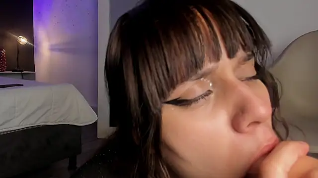 Snapshot of VioletPaket chatting on 12/24/24, 07:22 VioletPaket online show from 12/24/24, 07:22