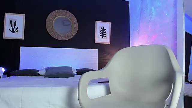 Snapshot of VioletPaket chatting on 12/27/24, 01:43 VioletPaket online show from 12/27/24, 01:43