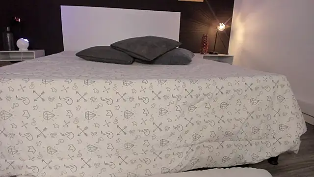 Snapshot of VioletPaket chatting on 01/17/25, 08:44 VioletPaket online show from 01/17/25, 08:44