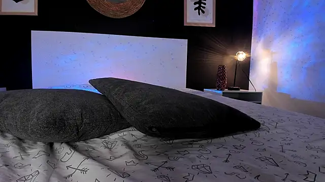 Snapshot of VioletPaket chatting on 01/22/25, 01:10 VioletPaket online show from 01/22/25, 01:10