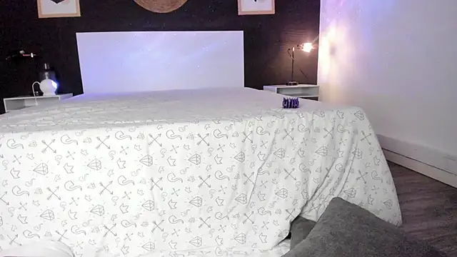 Snapshot of VioletPaket chatting on 01/27/25, 08:39 VioletPaket online show from 01/27/25, 08:39