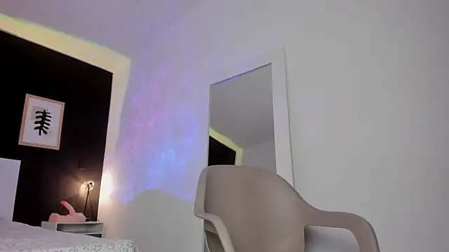 Snapshot of VioletPaket chatting on 02/18/25, 09:31 VioletPaket online show from 02/18/25, 09:31