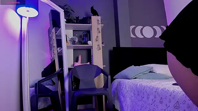 Snapshot of VioletPaket chatting on 02/20/25, 09:20 VioletPaket online show from 02/20/25, 09:20