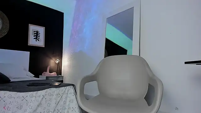 Snapshot of VioletPaket chatting on 02/27/25, 09:04 VioletPaket online show from 02/27/25, 09:04