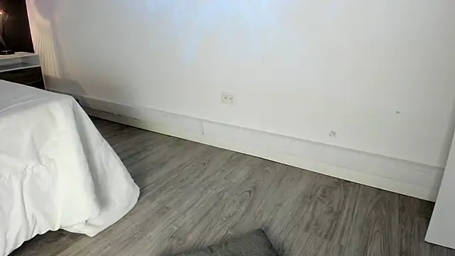 Snapshot of VioletPaket chatting on 03/09/25, 02:10 VioletPaket online show from 03/09/25, 02:10