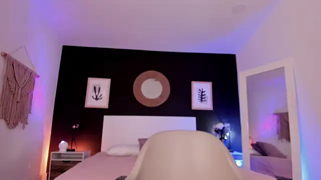 Snapshot of VioletPaket chatting on 09/10/25, 11:32 VioletPaket online show from 09/10/25, 11:32