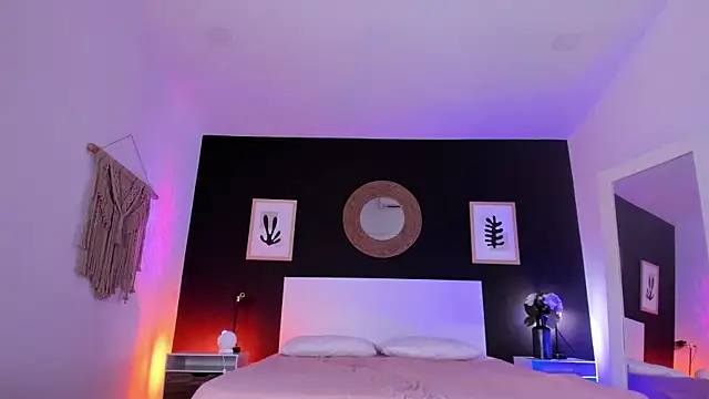 Snapshot of VioletPaket chatting on 09/16/25, 12:17 VioletPaket online show from 09/16/25, 12:17