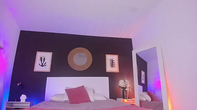 Snapshot of VioletPaket chatting on 09/21/25, 01:24 VioletPaket online show from 09/21/25, 01:24