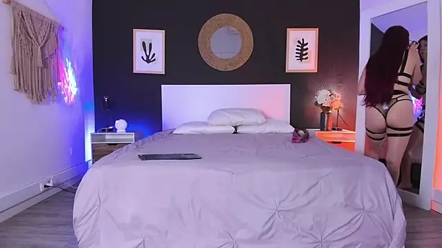 Snapshot of VioletPaket chatting on 09/24/25, 11:24 VioletPaket online show from 09/24/25, 11:24