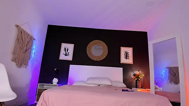 Snapshot of VioletPaket chatting on 09/29/25, 11:37 VioletPaket online show from 09/29/25, 11:37