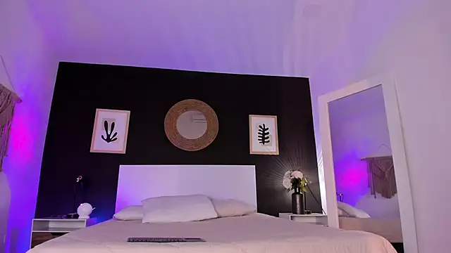 Snapshot of VioletPaket chatting on 10/03/25, 11:40 VioletPaket online show from 10/03/25, 11:40