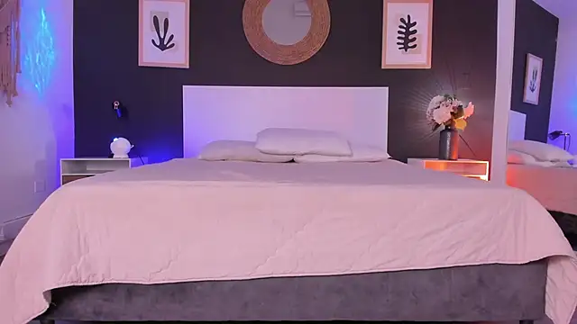 Snapshot of VioletPaket chatting on 10/08/25, 11:30 VioletPaket online show from 10/08/25, 11:30