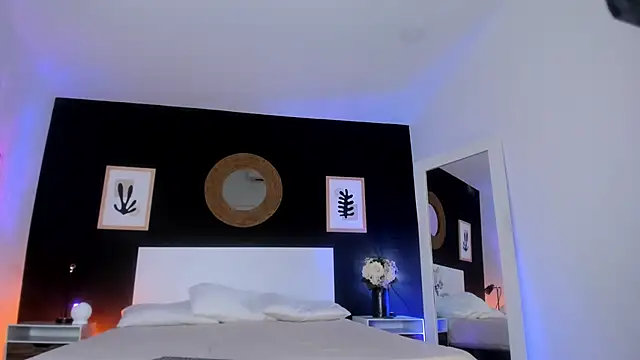 Snapshot of VioletPaket chatting on 10/18/25, 01:23 VioletPaket online show from 10/18/25, 01:23