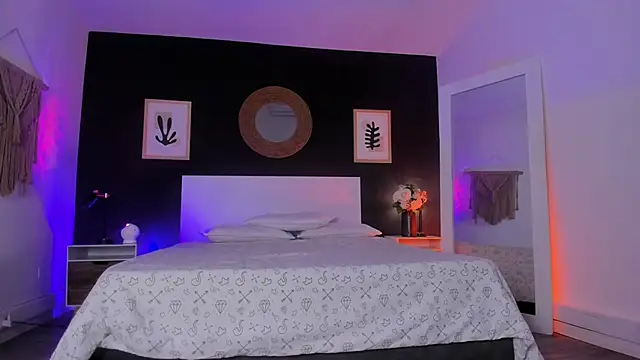 Snapshot of VioletPaket chatting on 11/04/25, 11:42 VioletPaket online show from 11/04/25, 11:42