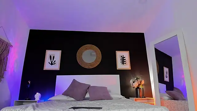 Snapshot of VioletPaket chatting on 11/11/25, 11:54 VioletPaket online show from 11/11/25, 11:54