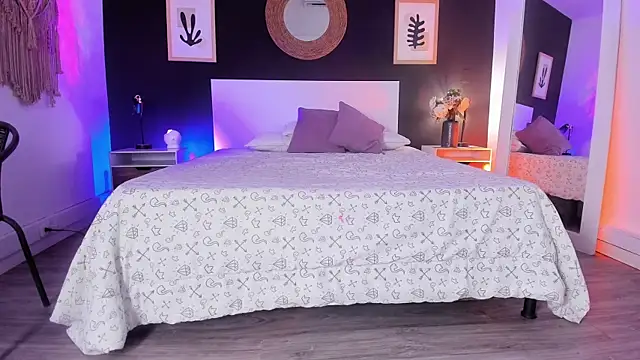 Snapshot of VioletPaket chatting on 11/14/25, 11:53 VioletPaket online show from 11/14/25, 11:53