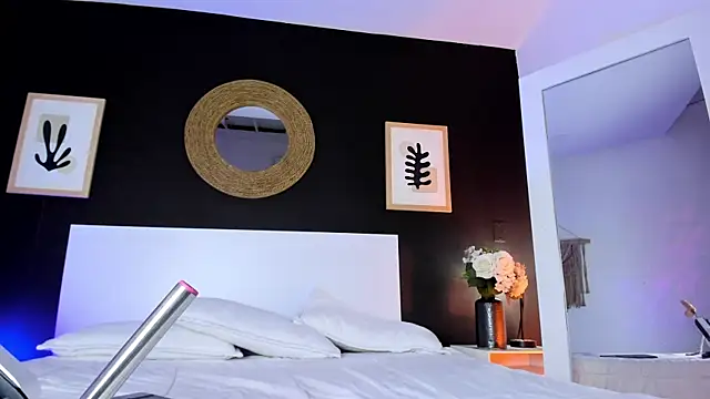 Snapshot of VioletPaket chatting on 11/29/25, 01:25 VioletPaket online show from 11/29/25, 01:25