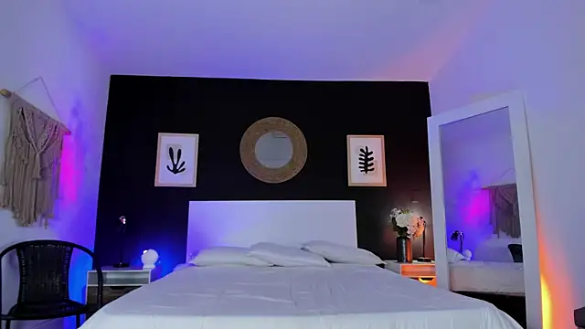 Snapshot of VioletPaket chatting on 11/30/25, 01:37 VioletPaket online show from 11/30/25, 01:37