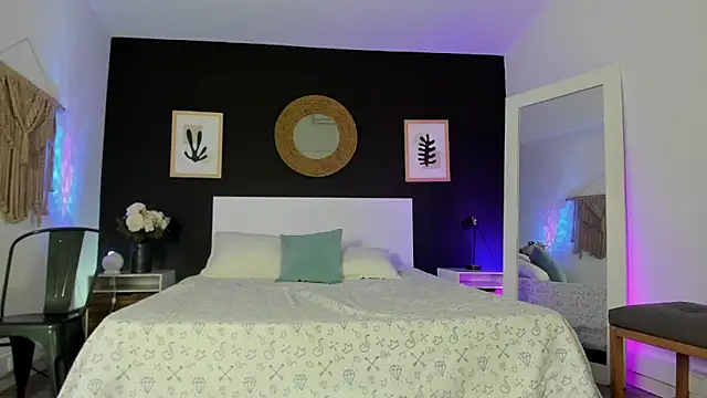 VioletPaket online show from 02/11/26, 11:48