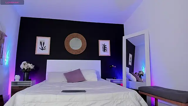 VioletPaket online show from 02/21/26, 12:17