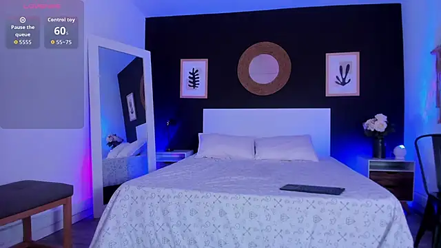 VioletPaket online show from 03/12/26, 11:27