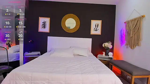 VioletPaket online show from 03/28/26, 12:38