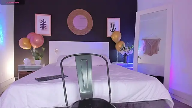 VioletPaket online show from 06/01/26, 12:07