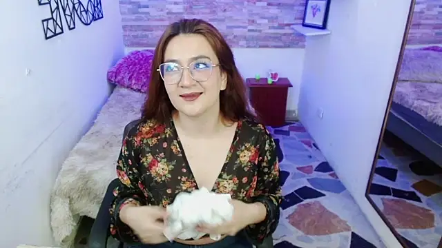 lilyponce  online show from 05/14/26, 08:15