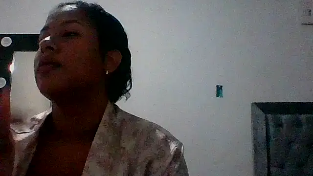 Kitra New online show from 04/17/26, 07:28