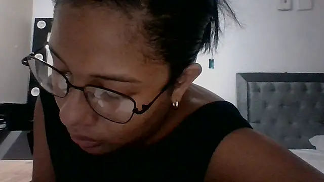 Kitra New online show from 04/18/26, 08:20