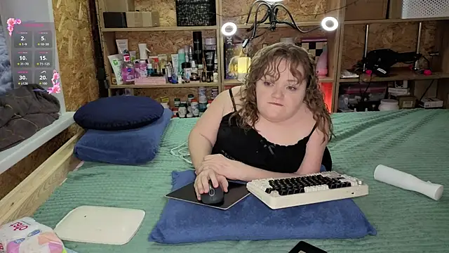 MiniNatalie online show from 12/20/25, 02:24