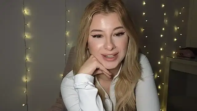 Mia-Minou online show from 01/23/25, 11:37