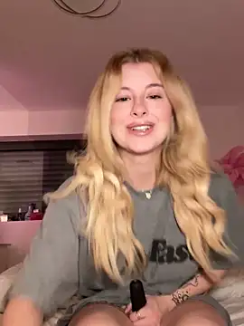 Mia-Minou online show from 02/04/25, 06:14