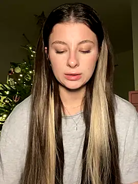 Mia-Minou online show from 11/29/25, 01:08