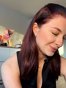 Mia-Minou online show from 01/11/26, 02:22