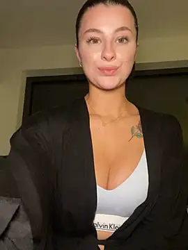 Mia-Minou online show from 02/02/26, 11:03