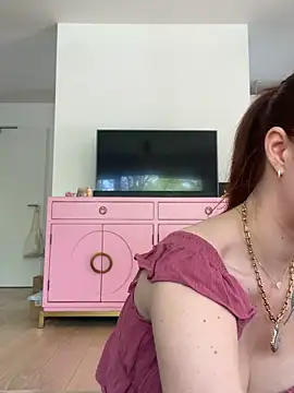 Mia-Minou online show from 04/27/26, 09:40