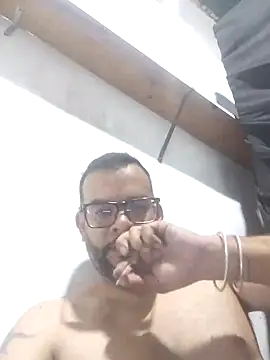 Snapshot of Daos69 chatting on 10/13/25, 03:28 Daos69 online show from 10/13/25, 03:28